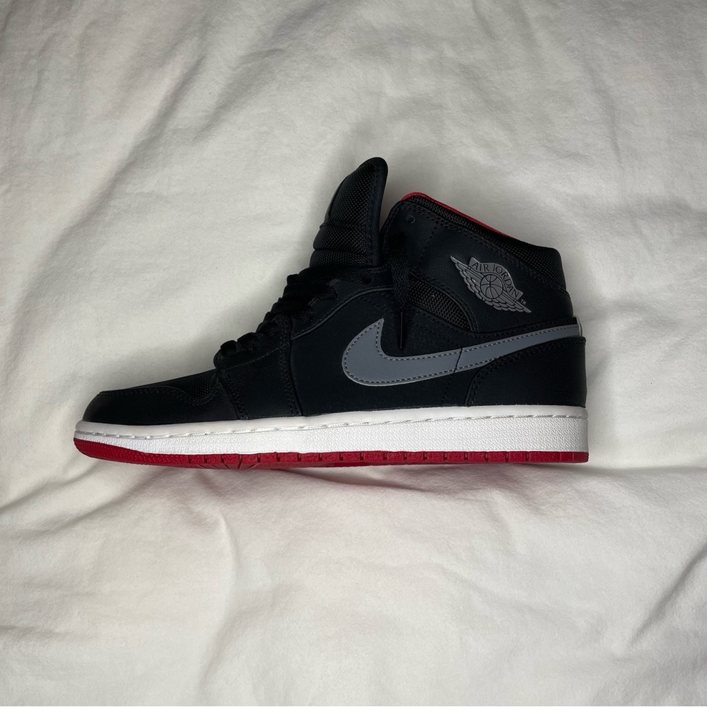 Jordan 1 Mids